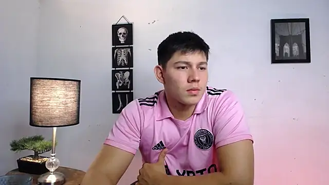 JamesCr  online show from November 2025 12:37:01 AM