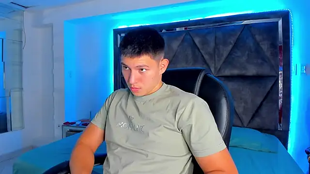 JamesCr  online show from February 2025 01:11:02 PM