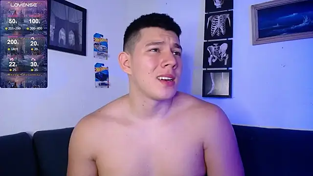 JamesCr  online show from December 2025 02:41:01 PM