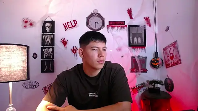 JamesCr  online show from October 2025 10:13:01 AM