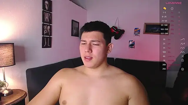 JamesCr  online show from February 2026 11:48:01 PM