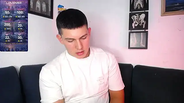 JamesCr  online show from December 2025 12:11:01 AM