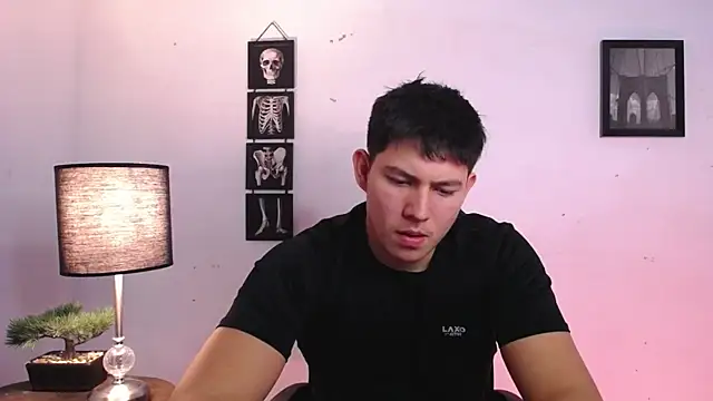 JamesCr  online show from November 2025 12:37:01 AM