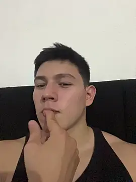 Snapshot of JamesCr_ chatting on June 2026 12:19:01 AM JamesCr online show from June 2026 12:19:01 AM