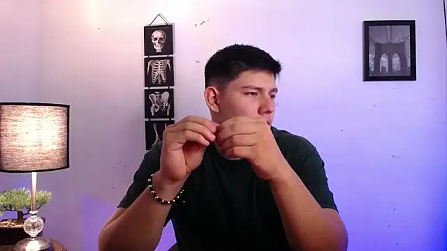 JamesCr  online show from November 2025 01:53:02 AM