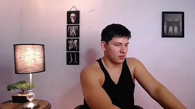 JamesCr  online show from November 2025 11:42:02 PM