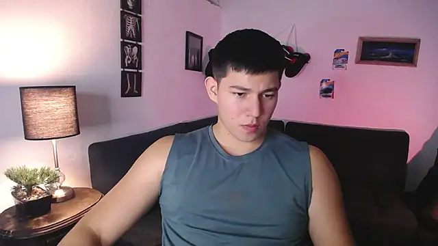 JamesCr  online show from February 2026 12:33:01 AM