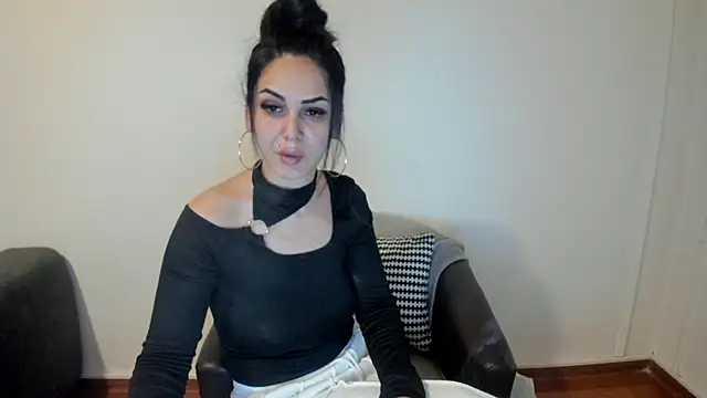 NicoleKatee online show from November 2025 01:00:02 PM