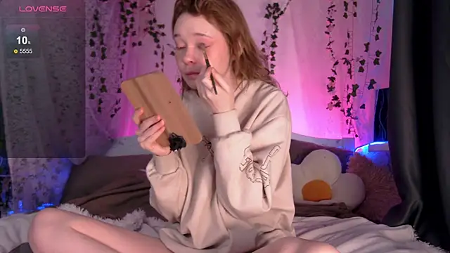 Snapshot of Kellybbface chatting on November 2025 05:33:01 AM Kellybbface online show from November 2025 05:33:01 AM