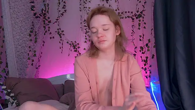 Snapshot of Kellybbface chatting on November 2025 04:27:01 AM Kellybbface online show from November 2025 04:27:01 AM