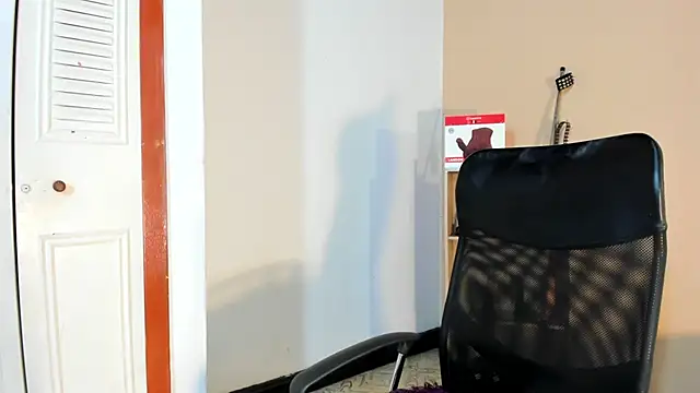 Snapshot of Violetta_0 chatting on February 2026 02:02:01 PM Violetta 0 online show from February 2026 02:02:01 PM