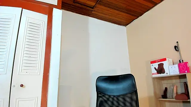 Snapshot of Violetta_0 chatting on February 2026 01:34:01 PM Violetta 0 online show from February 2026 01:34:01 PM