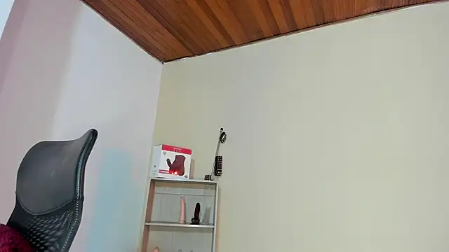 Snapshot of Violetta_0 chatting on October 2025 01:43:01 PM Violetta 0 online show from October 2025 01:43:01 PM