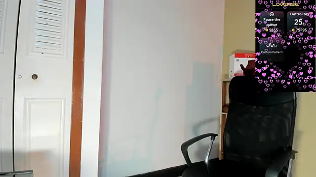 Snapshot of Violetta_0 chatting on December 2025 01:33:02 PM Violetta 0 online show from December 2025 01:33:02 PM