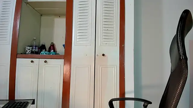 Snapshot of Violetta_0 chatting on October 2025 01:21:02 PM Violetta 0 online show from October 2025 01:21:02 PM