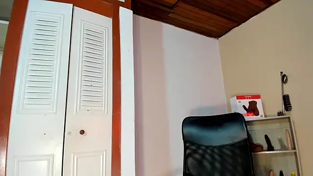 Snapshot of Violetta_0 chatting on October 2025 04:26:02 PM Violetta 0 online show from October 2025 04:26:02 PM