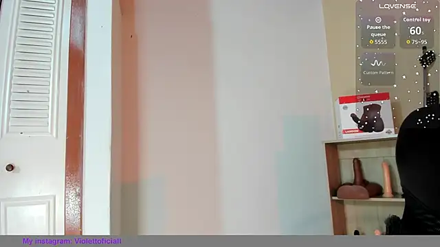 Snapshot of Violetta_0 chatting on November 2025 01:43:01 PM Violetta 0 online show from November 2025 01:43:01 PM