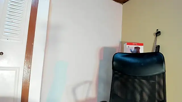 Snapshot of Violetta_0 chatting on January 2026 01:39:01 PM Violetta 0 online show from January 2026 01:39:01 PM