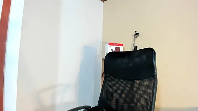 Snapshot of Violetta_0 chatting on January 2026 01:26:01 PM Violetta 0 online show from January 2026 01:26:01 PM