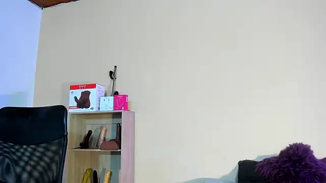 Snapshot of Violetta_0 chatting on February 2026 01:22:02 PM Violetta 0 online show from February 2026 01:22:02 PM