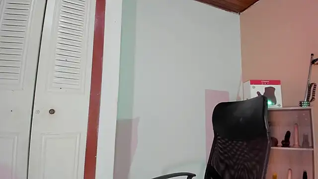 Snapshot of Violetta_0 chatting on November 2025 01:36:02 PM Violetta 0 online show from November 2025 01:36:02 PM