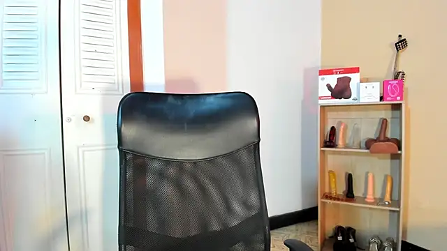 Snapshot of Violetta_0 chatting on February 2026 02:06:01 PM Violetta 0 online show from February 2026 02:06:01 PM