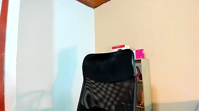 Snapshot of Violetta_0 chatting on March 2026 12:23:01 PM Violetta 0 online show from March 2026 12:23:01 PM