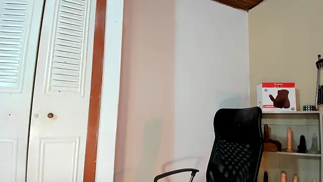 Snapshot of Violetta_0 chatting on November 2025 01:33:02 PM Violetta 0 online show from November 2025 01:33:02 PM