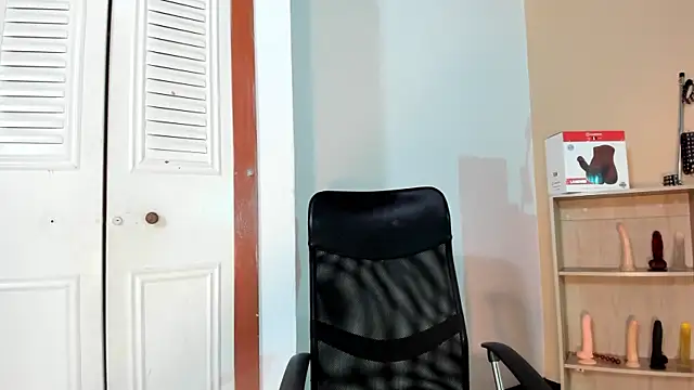 Snapshot of Violetta_0 chatting on October 2025 01:10:02 PM Violetta 0 online show from October 2025 01:10:02 PM