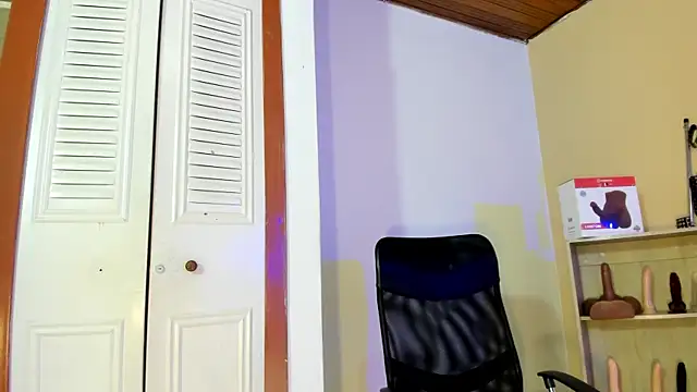 Snapshot of Violetta_0 chatting on October 2025 12:59:01 PM Violetta 0 online show from October 2025 12:59:01 PM