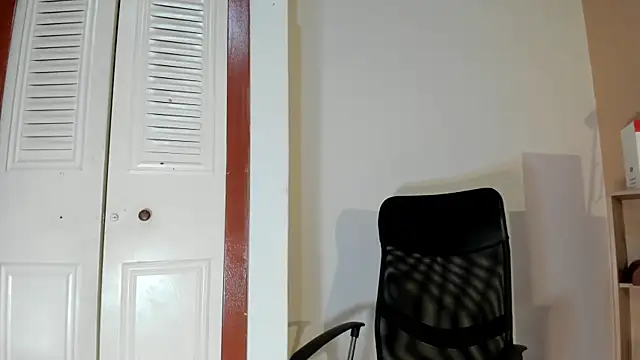 Snapshot of Violetta_0 chatting on November 2025 01:44:02 PM Violetta 0 online show from November 2025 01:44:02 PM