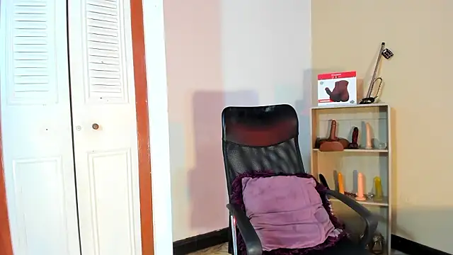 Snapshot of Violetta_0 chatting on February 2026 01:38:02 PM Violetta 0 online show from February 2026 01:38:02 PM