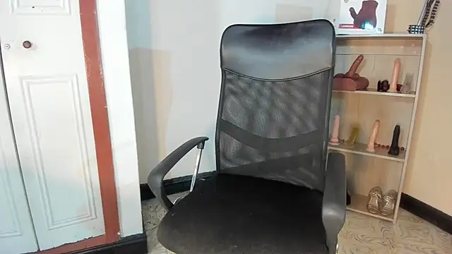 Snapshot of Violetta_0 chatting on November 2025 01:16:02 PM Violetta 0 online show from November 2025 01:16:02 PM