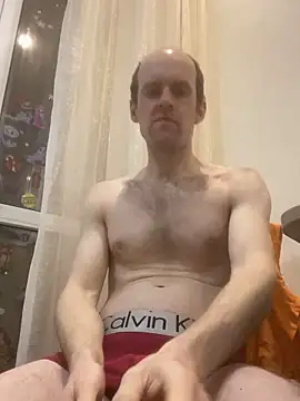 LynnAhNight online show from April 2026 05:20:01 PM