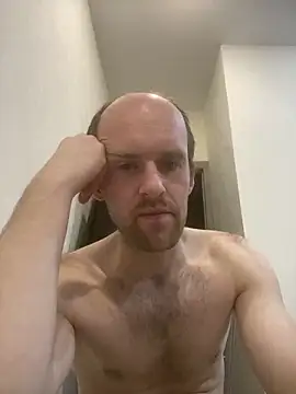 LynnAhNight online show from April 2026 06:41:01 PM