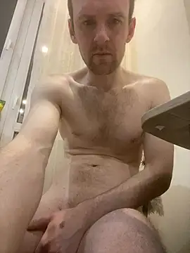 LynnAhNight online show from February 2026 03:18:01 AM