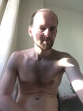 LynnAhNight online show from May 2026 03:25:01 AM