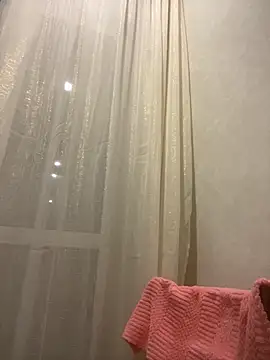 LynnAhNight online show from October 2025 02:44:01 AM