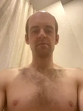 LynnAhNight online show from October 2025 03:30:02 AM