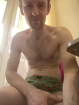 LynnAhNight online show from April 2026 05:03:01 AM