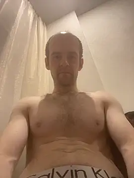 LynnAhNight online show from October 2025 03:26:01 AM