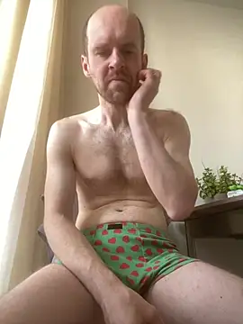 LynnAhNight online show from May 2026 04:55:01 AM