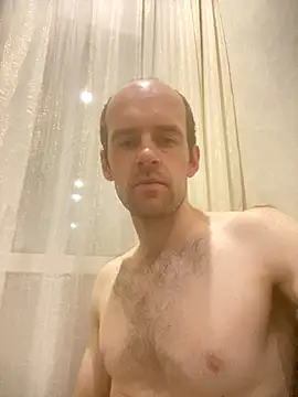 LynnAhNight online show from October 2025 02:45:01 AM