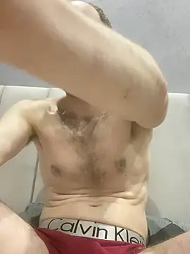 LynnAhNight online show from April 2026 05:51:01 PM