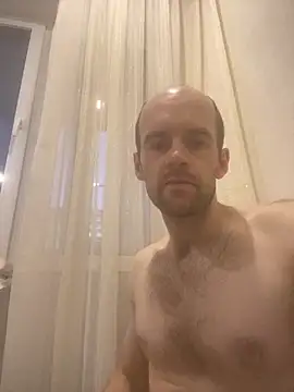 LynnAhNight online show from September 2025 02:55:01 AM