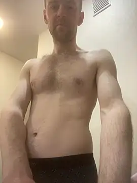 LynnAhNight online show from May 2026 03:32:02 AM