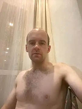 LynnAhNight online show from November 2025 02:49:01 AM