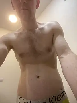 LynnAhNight online show from April 2026 03:30:01 AM