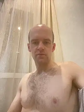 LynnAhNight online show from November 2025 03:10:01 AM