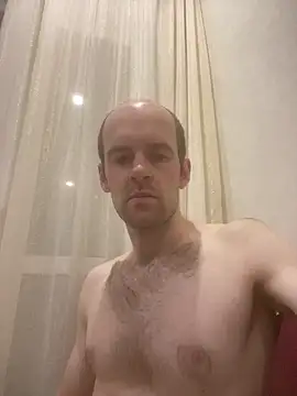 LynnAhNight online show from October 2025 02:48:02 AM